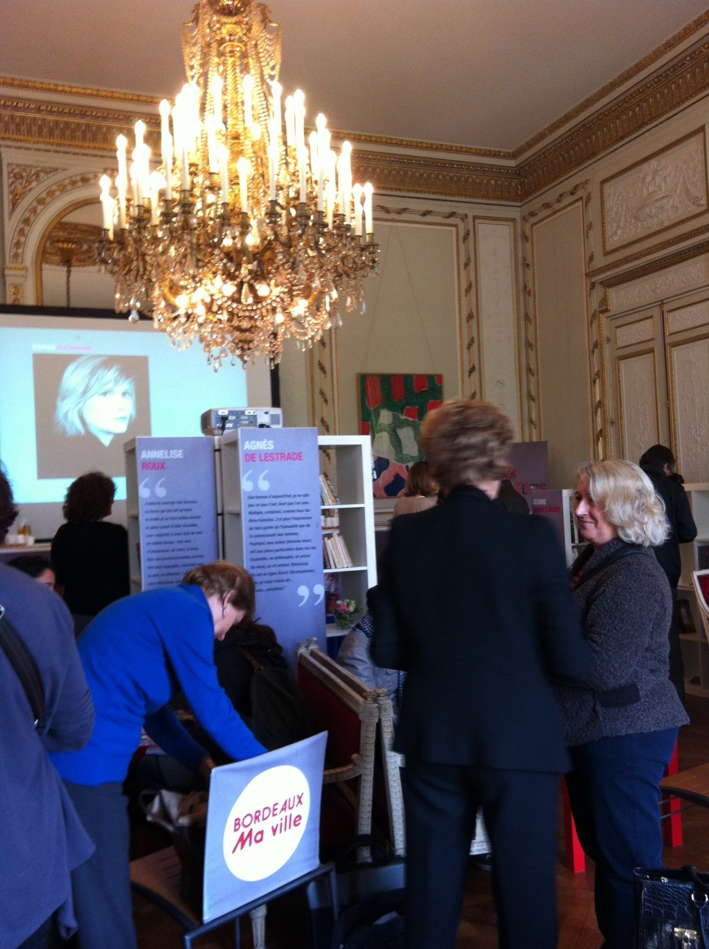 Souvent femme écrit