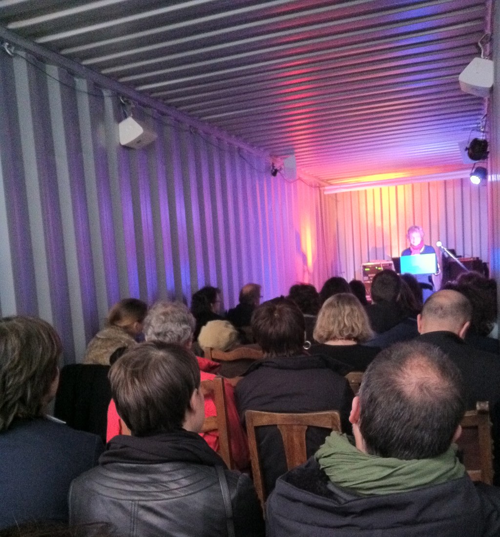 Escale avec des livres et des&nbsp;filles