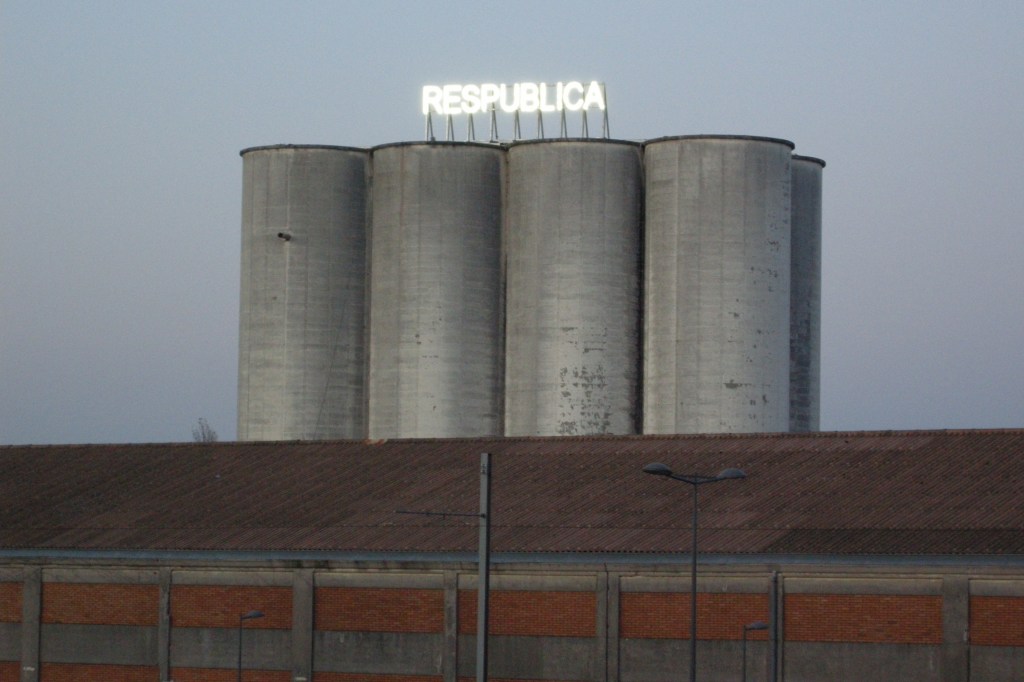 Lire des sondages…