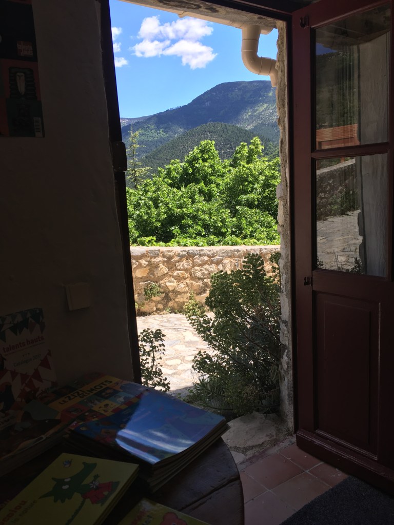 Librairie ouvrant sur la montagne au Ventoux